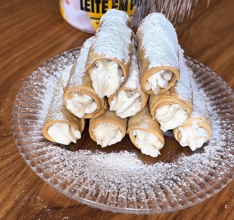 Canolli recheado